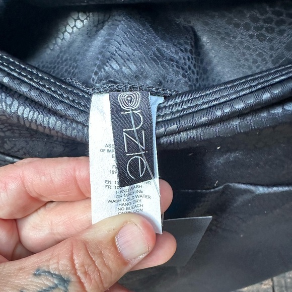 ONZIE Black Mid Waist Leggings ‘209 coco’ Size Small/Medium - Picture 7 of 8